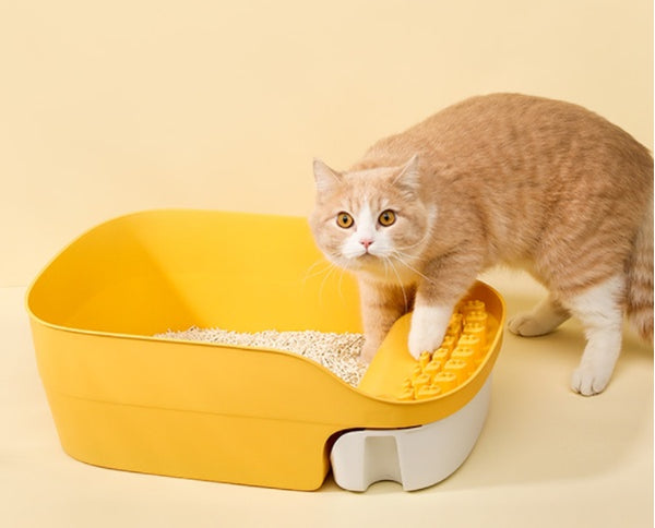 WhiskerHaven Litter Box – Splash & Sand-Proof